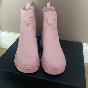 Baby purple new without tags size 6.5 boot